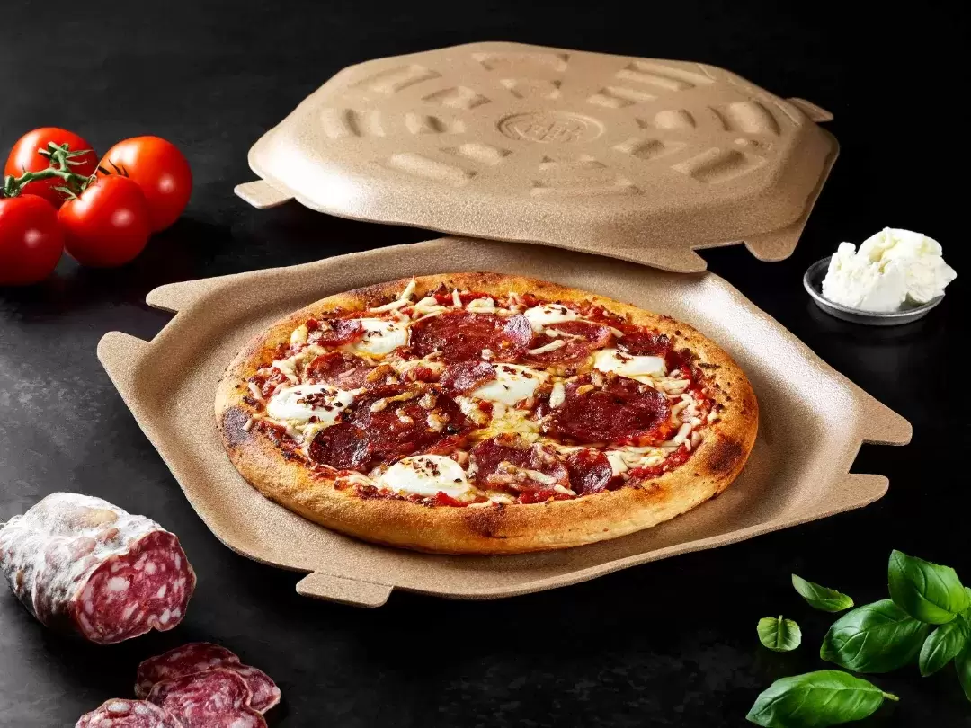 Klöckner Pentaplast lance une boîte à pizza recyclable pour des livraisons plus chaudes.