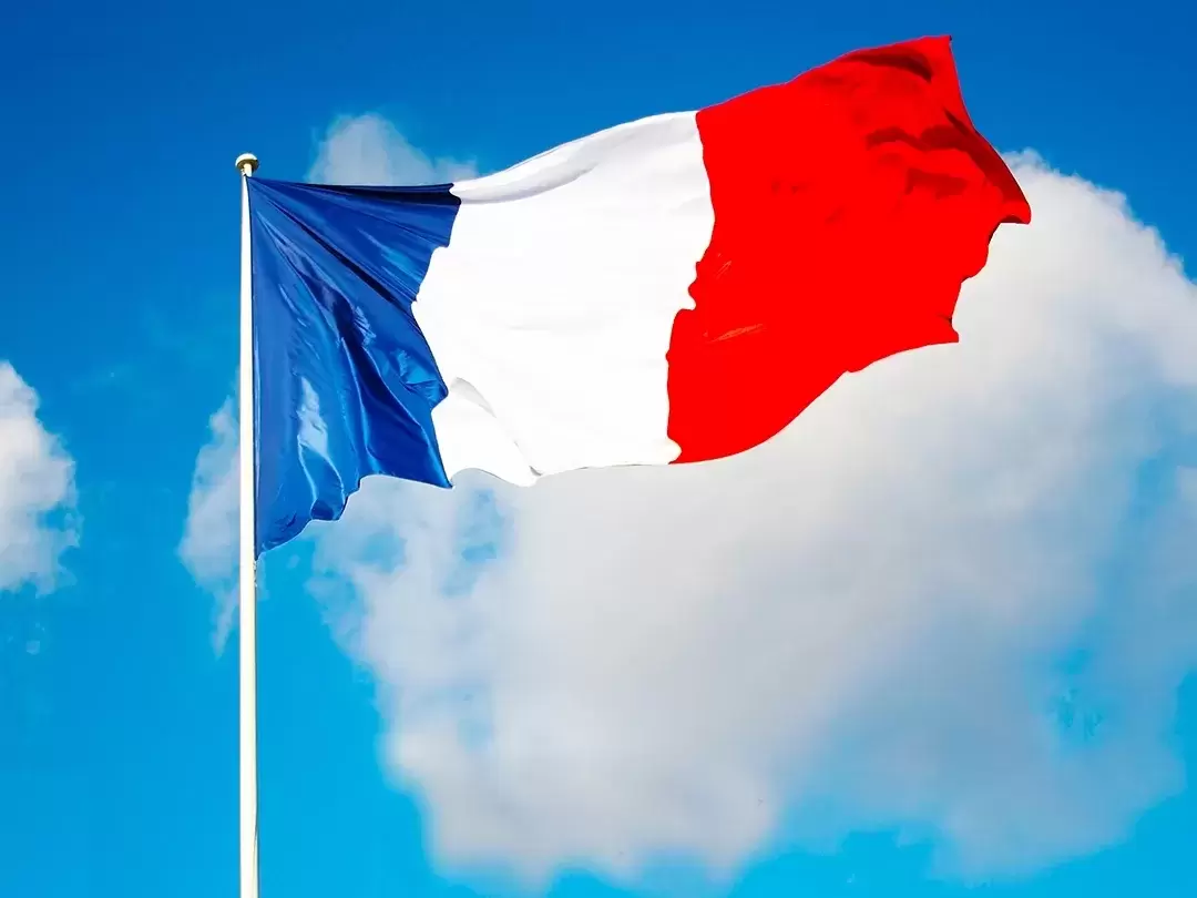 Francia elimina el sistema obligatorio de depósito para botellas de plástico tras la oposición local.