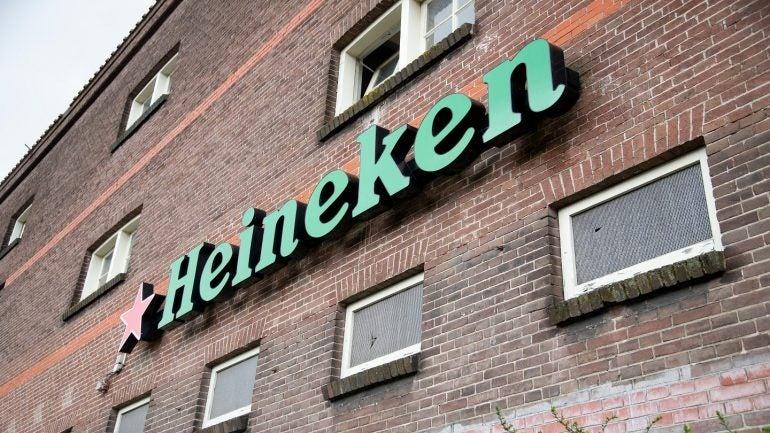 Heineken se une a la Fundación Ellen MacArthur para impulsar la innovación en el envasado circular.