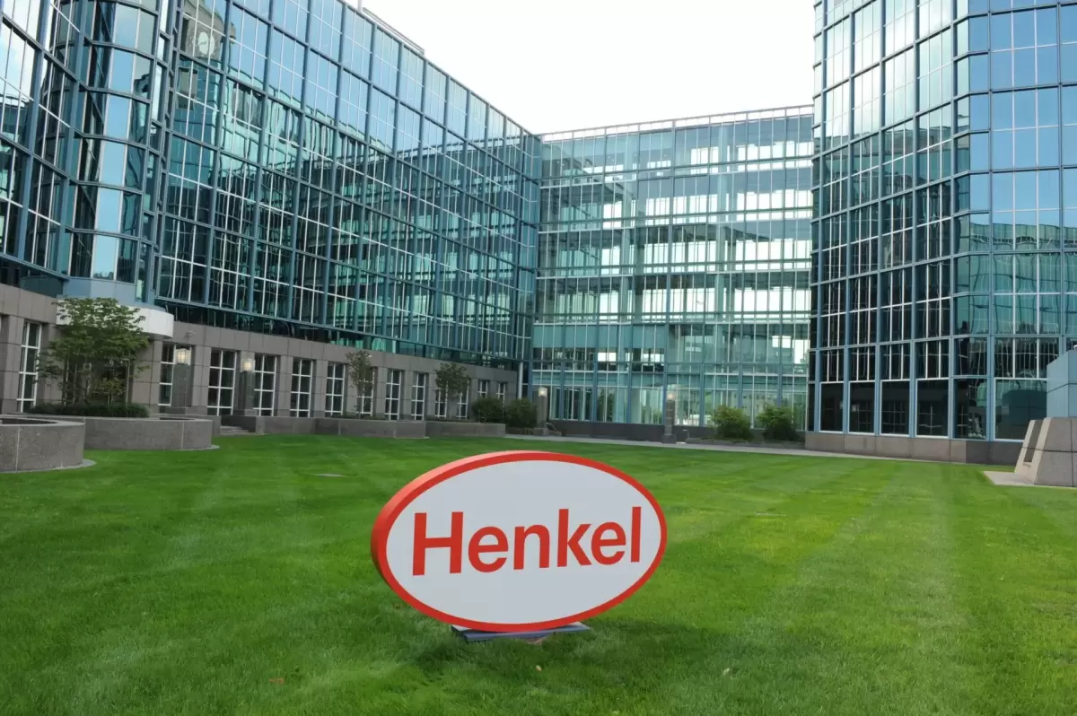 Henkel e Ravenwood unem forças para avançar na rotulagem sem liner e embalagens circulares.