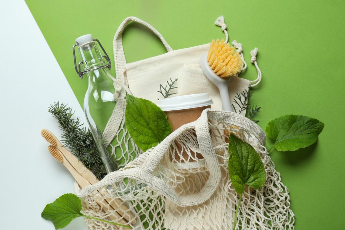 TopFeelPack présente les directives de l'industrie pour choisir des emballages cosmétiques durables.