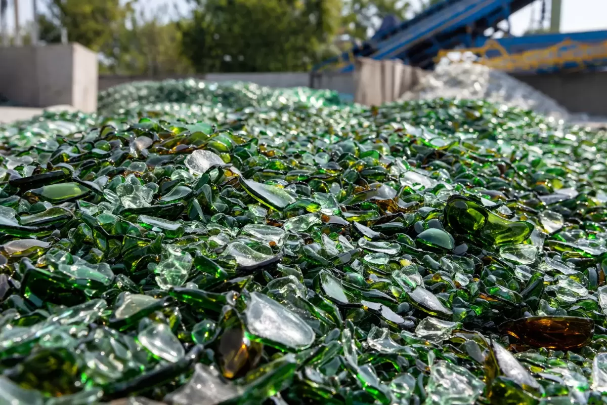 Mercado do Vidro Reciclado: Que Desafios e Oportunidades Definem o Seu Futuro?