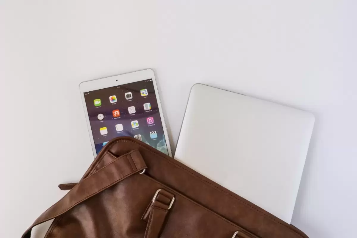 KitKat Turns Packaging Into Signal-Blocking Smartphone Pouch