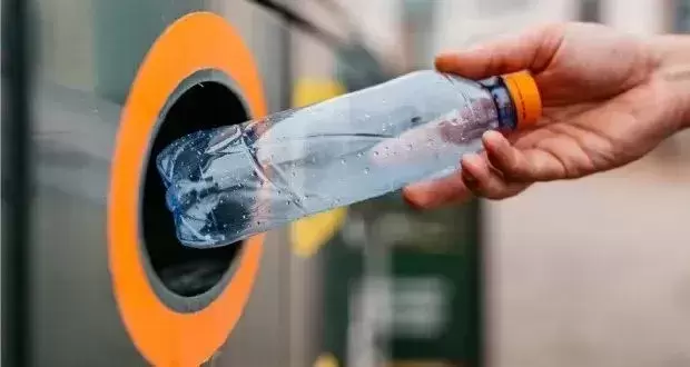 Coca-Cola y los minoristas instan a Gales a acelerar el esquema de devolución de depósitos.
