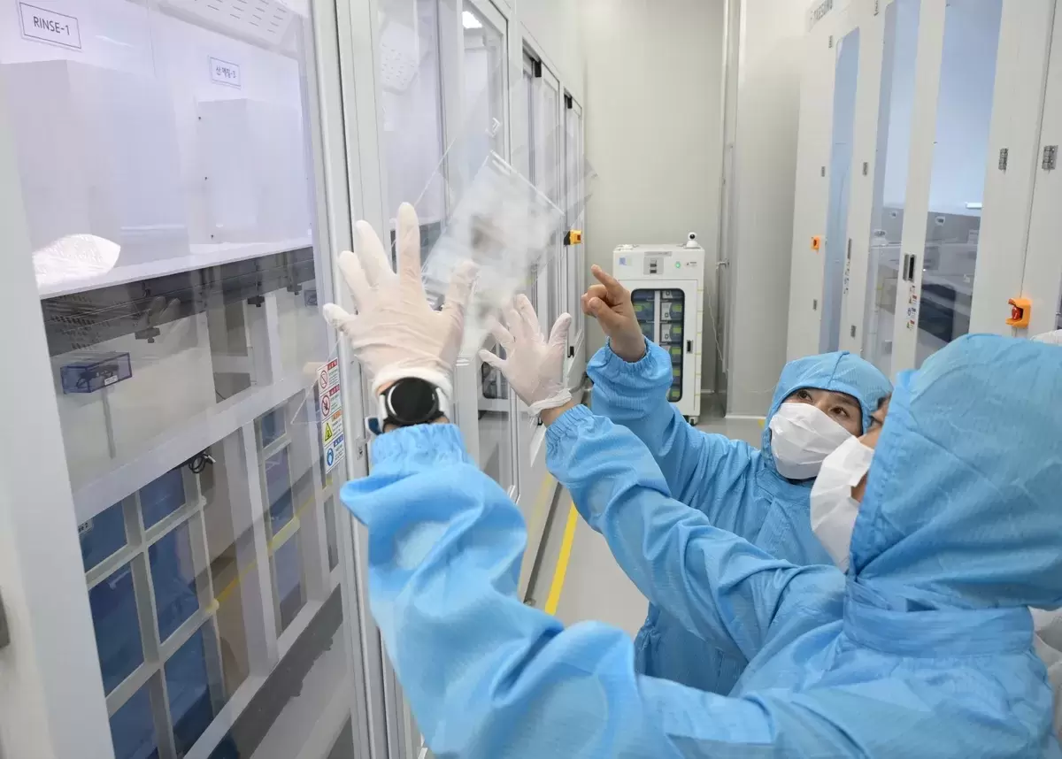 Los sustratos de vidrio emergen como un nuevo campo de batalla en la industria de semiconductores.