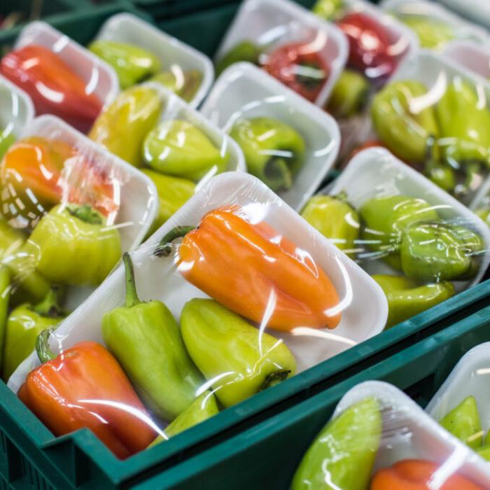 Un estudio confirma que el empaquetado de alimentos es una fuente importante de contaminación por microplásticos.