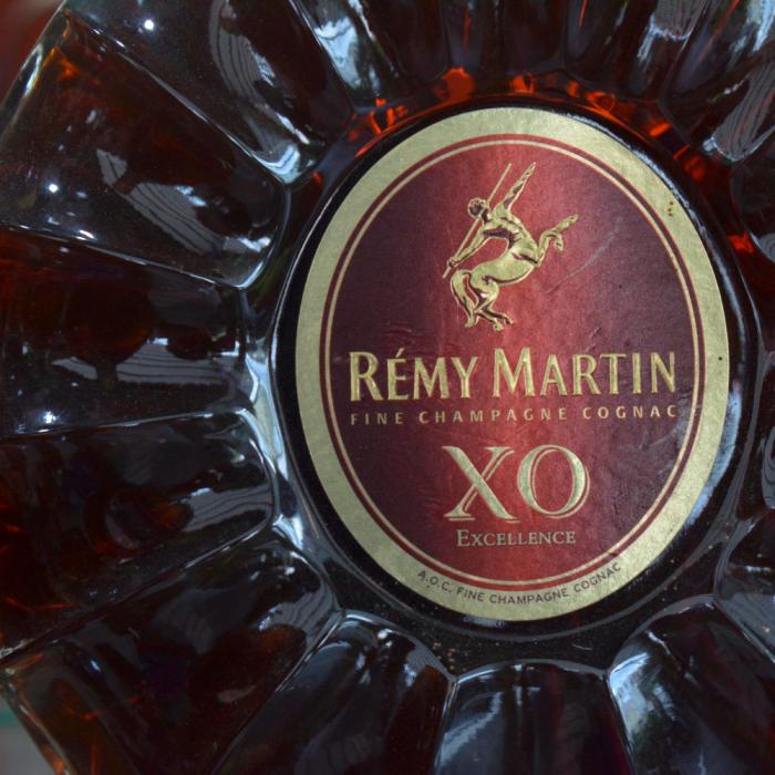 UPM, Kurz et Eurostampa mènent une étude révolutionnaire sur l&#039;innovation dans l&#039;emballage de tequila haut de gamme.