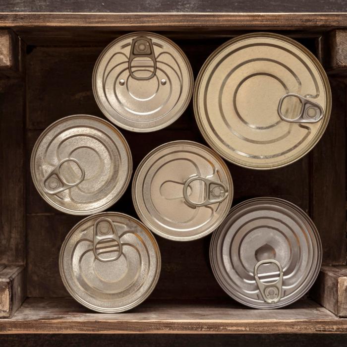 La hausse des coûts d'emballage exerce une pression sur les prix alimentaires en raison des tarifs sur les métaux.