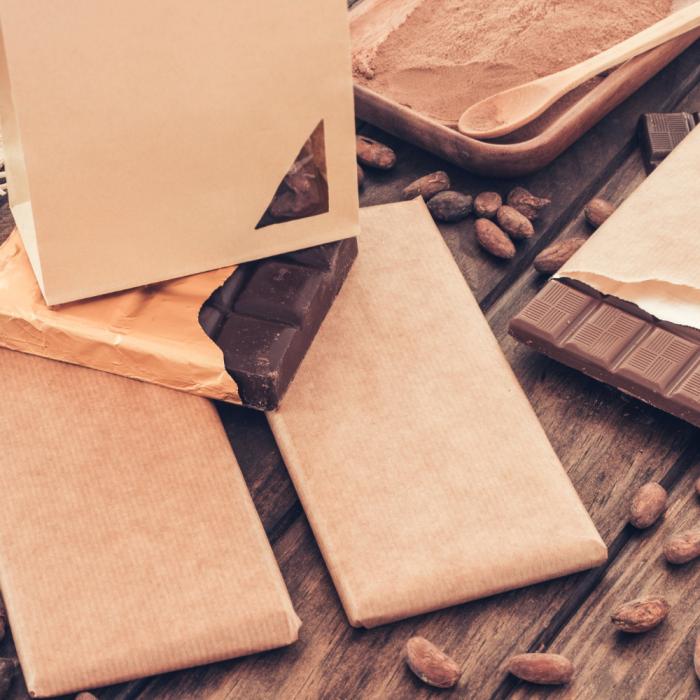 Amcor et Alter Eco lancent un emballage recyclable en papier pour la gamme de chocolats.