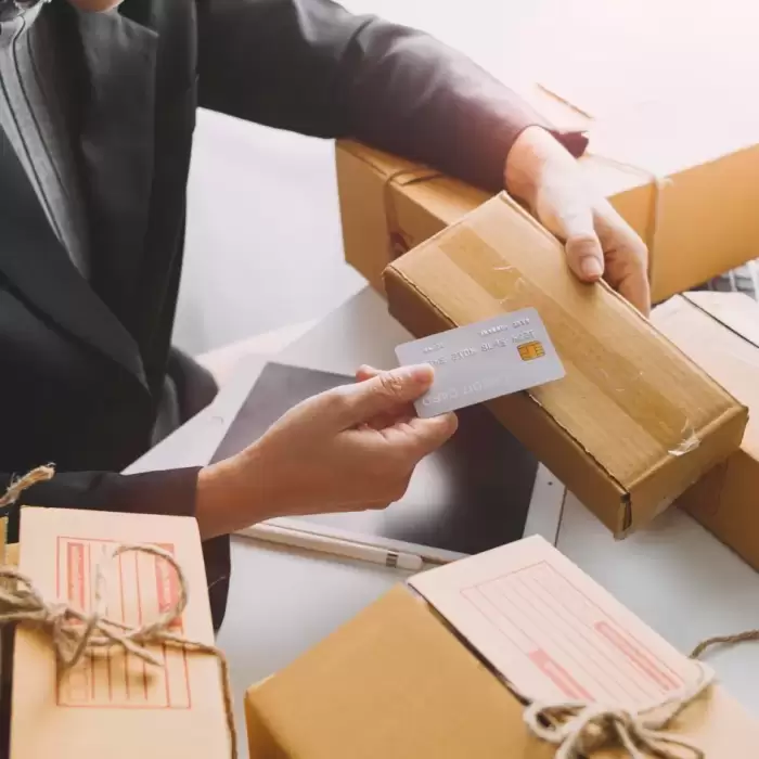 As regras de embalagem da UE redesenham as prioridades de design, comércio eletrónico e embalagens para retalho.