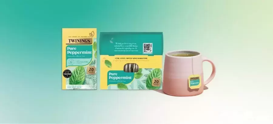 Twinings renouvelle l'emballage de ses thés avec des cartons compacts et des sachets compostables avec ficelle et étiquette.